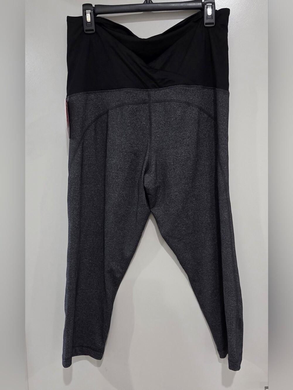 Isabel Maternity by Ingrid & Isabel Size XL Black & Charcoal Maternity Capris